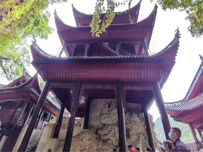 哈尔滨市平房区出入境接待大厅为特殊群体提供温暖服务